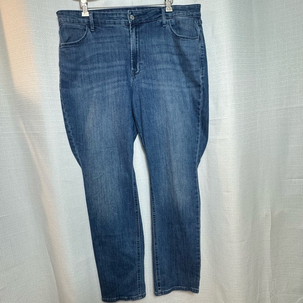 Old Navy High Rise WOW Straight Jeans Medium Wash Stretch Denim Women’s 16